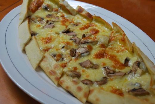 Mantarlı Kaşarlı Pide