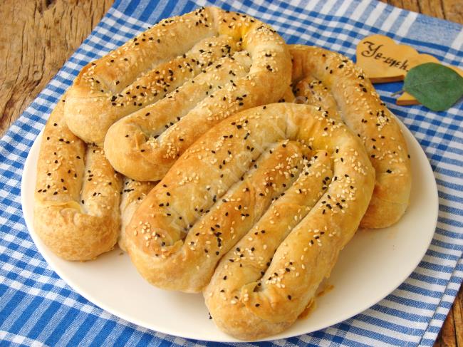 Kıymalı Kol Böreği